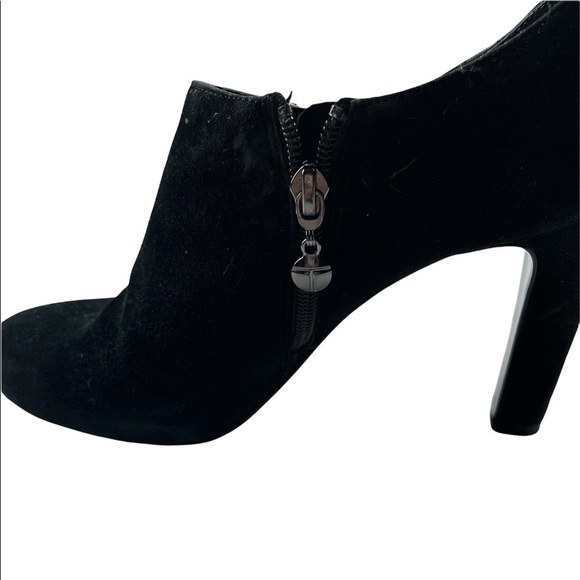 Tahari Sincere Suede Bootie Size 8.5 - Picture 8 of 8